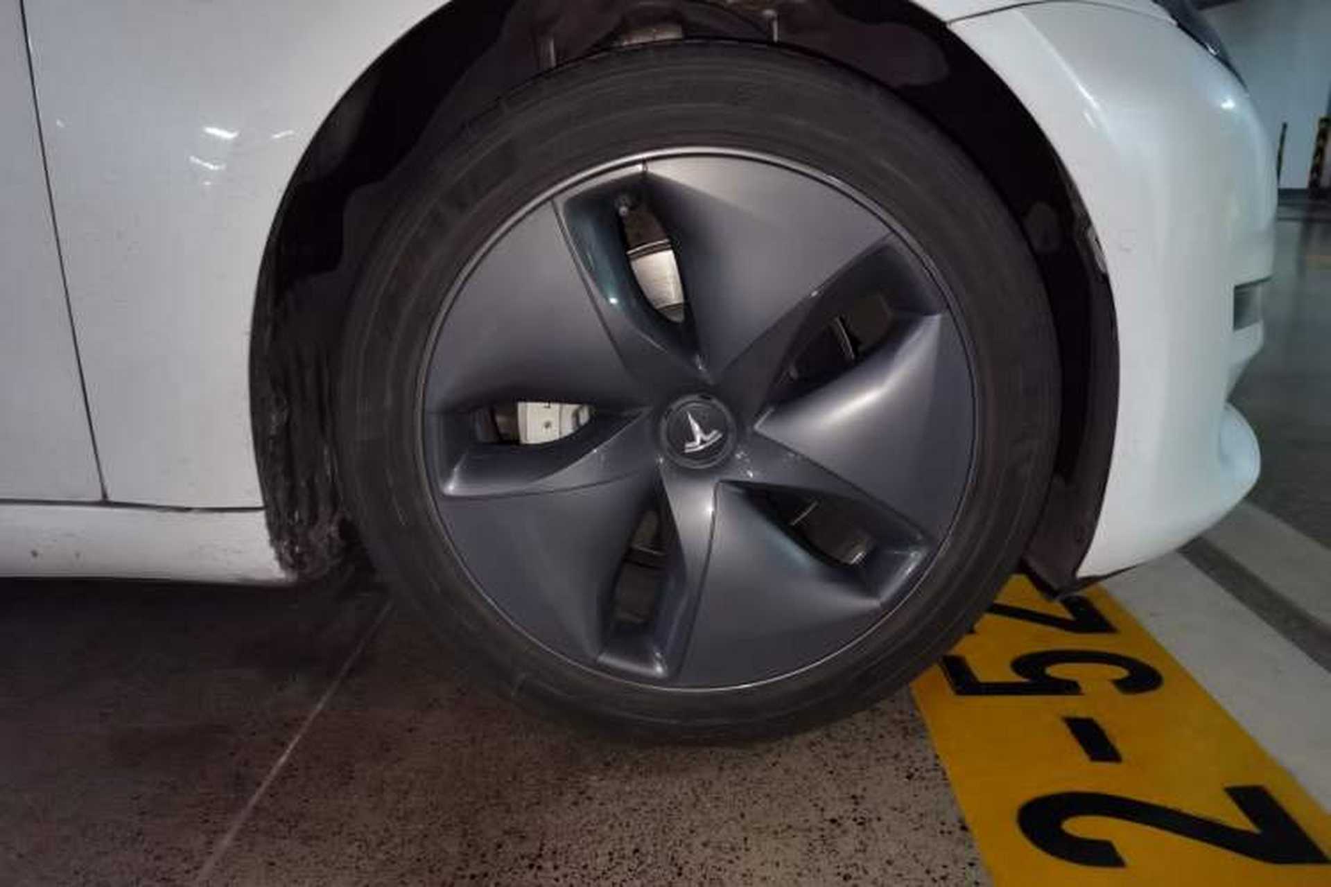 Used Tesla Model 3 2020 Refreshed Version Long-Range Rear-Wheel Drive Right Front Wheel Hub