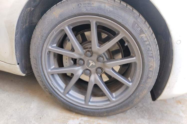 Used Tesla Model 3 2020 Standard Range Rear-Wheel Drive Upgraded Version Right Front Wheel Hub