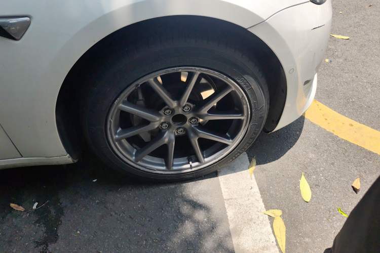 Used Tesla Model 3 2020 Refreshed Version Long-Range Rear-Wheel Drive Right Front Wheel Hub