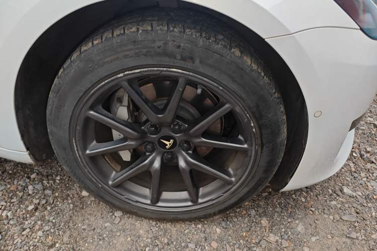 Used Tesla Model 3 2020 Revised Version Standard Range Rear-Wheel Drive – Upgraded Edition Right Front Wheel Hub