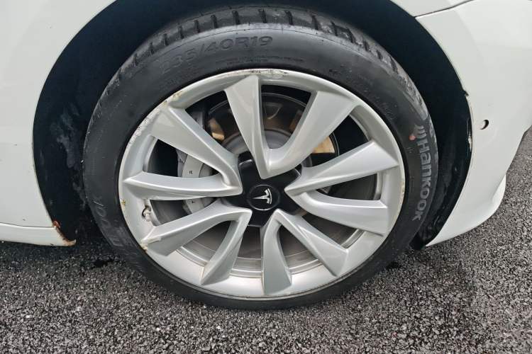 Used Tesla Model 3 2020 Revised Version Standard Range Rear-Wheel Drive – Upgraded Edition Right Front Wheel Hub