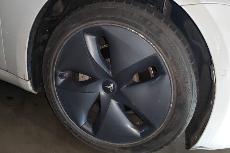 Used Tesla Model 3 2020 Standard Range Rear-Wheel Drive Upgraded Version Right Front Wheel Hub