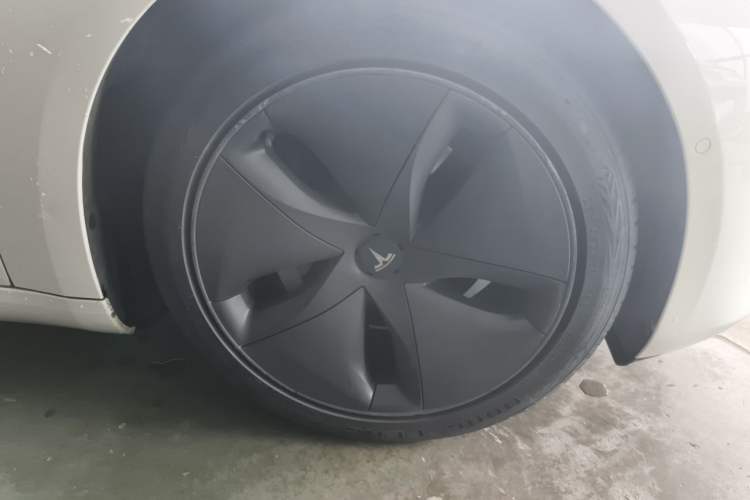 Used Tesla Model 3 2020 Standard Range Rear-Wheel Drive Upgraded Version Right Front Wheel Hub