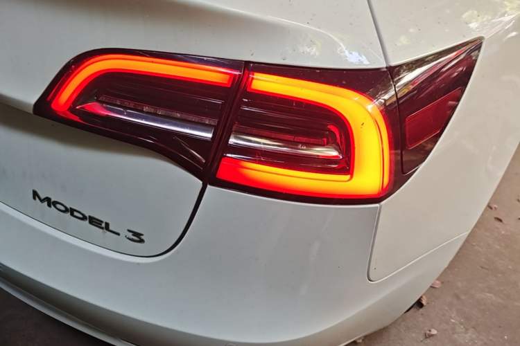 Used Tesla Model 3 2020 Refreshed Version Long-Range Rear-Wheel Drive Right Rear Taillight