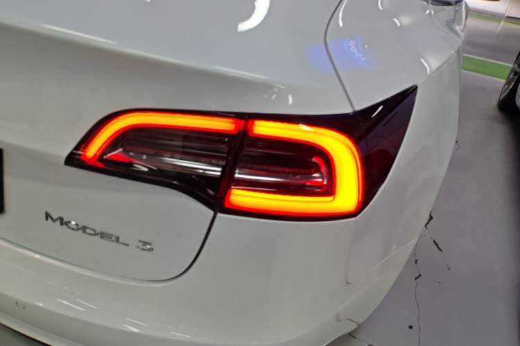 Used Tesla Model 3 2020 Revised Version Standard Range Rear-Wheel Drive – Upgraded Edition Right Rear Taillight