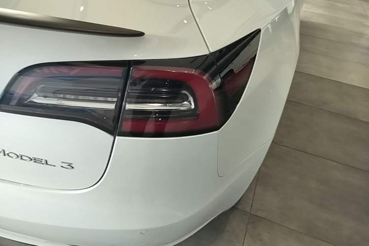 Used Tesla Model 3 2020 Standard Range Rear-Wheel Drive Upgraded Version Right Rear Taillight