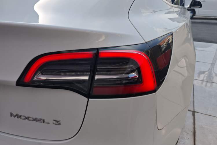 Used Tesla Model 3 2020 Revised Version Standard Range Rear-Wheel Drive – Upgraded Edition Right Rear Taillight