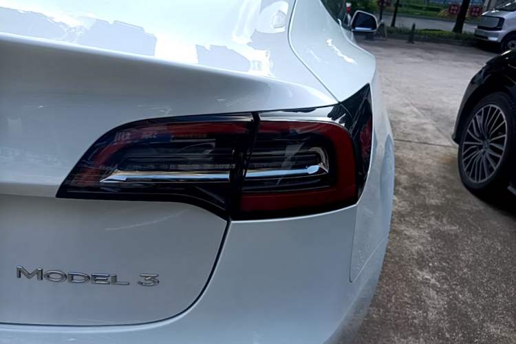 Used Tesla Model 3 2020 Revised Version Standard Range Rear-Wheel Drive – Upgraded Edition Right Rear Taillight