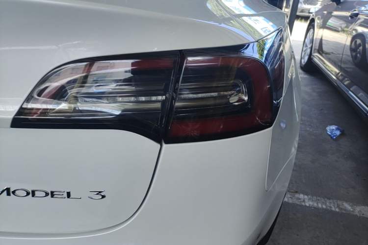 Used Tesla Model 3 2020 Revised Version Standard Range Rear-Wheel Drive – Upgraded Edition Right Rear Taillight