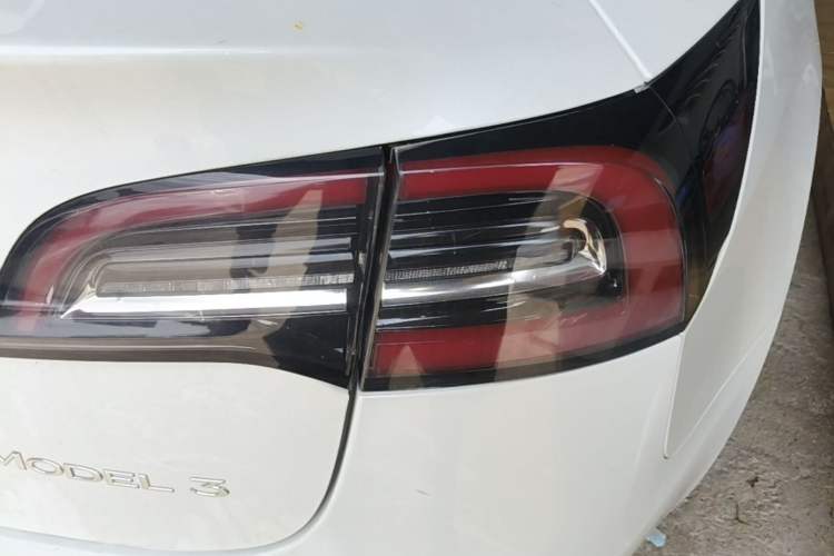 Used Tesla Model 3 2020 Revised Version Standard Range Rear-Wheel Drive – Upgraded Edition Right Rear Taillight