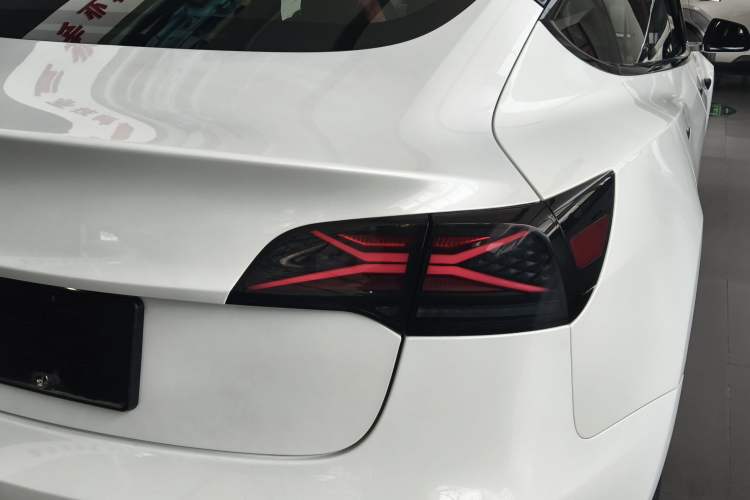 Used Tesla Model 3 2020 Revised Version Standard Range Rear-Wheel Drive – Upgraded Edition Right Rear Taillight