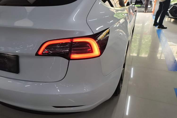 Used Tesla Model 3 2020 Standard Range Rear-Wheel Drive Upgraded Version Right Rear Taillight