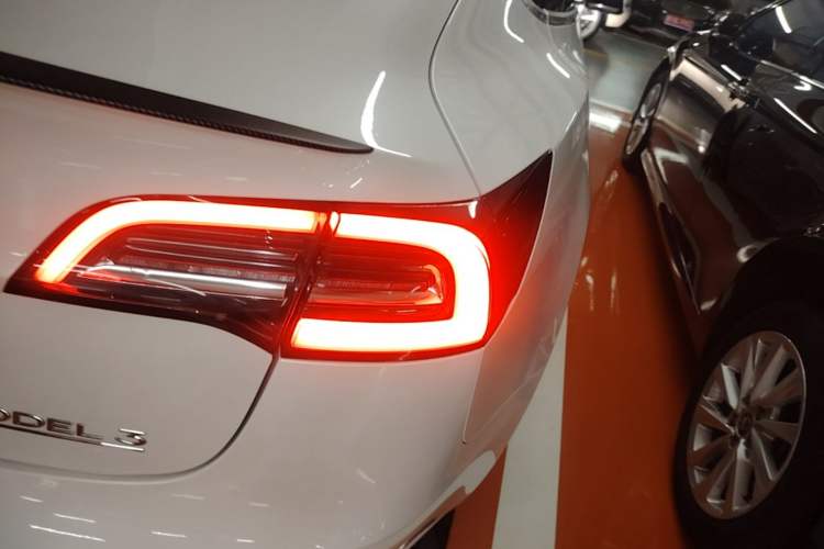 Used Tesla Model 3 2020 Standard Range Rear-Wheel Drive Upgraded Version Right Rear Taillight