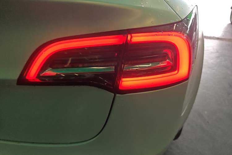 Used Tesla Model 3 2020 Refreshed Version Long-Range Rear-Wheel Drive Right Rear Taillight