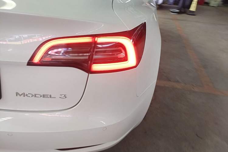 Used Tesla Model 3 2020 Revised Version Standard Range Rear-Wheel Drive – Upgraded Edition Right Rear Taillight