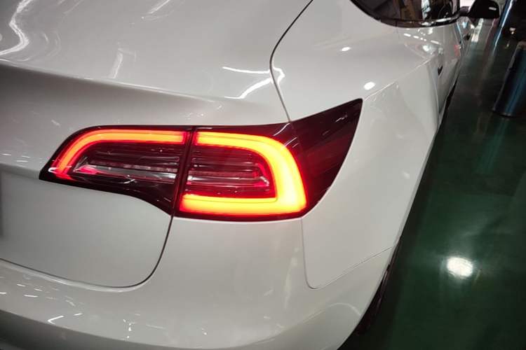Used Tesla Model 3 2020 Standard Range Rear-Wheel Drive Upgraded Version Right Rear Taillight