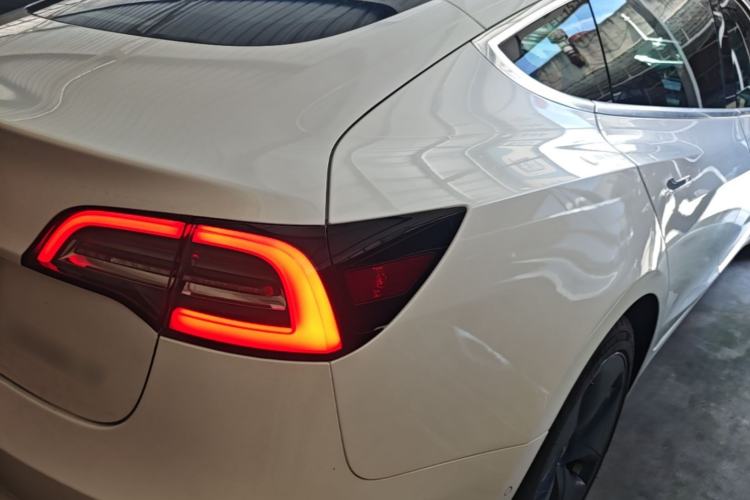 Used Tesla Model 3 2020 Revised Version Standard Range Rear-Wheel Drive – Upgraded Edition Right Rear Taillight