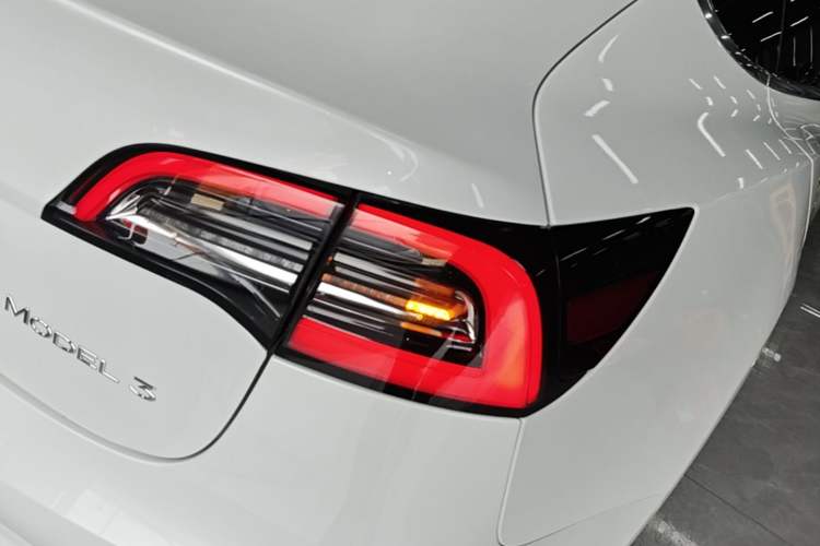 Used Tesla Model 3 2020 Refreshed Version Long-Range Rear-Wheel Drive Right Rear Taillight