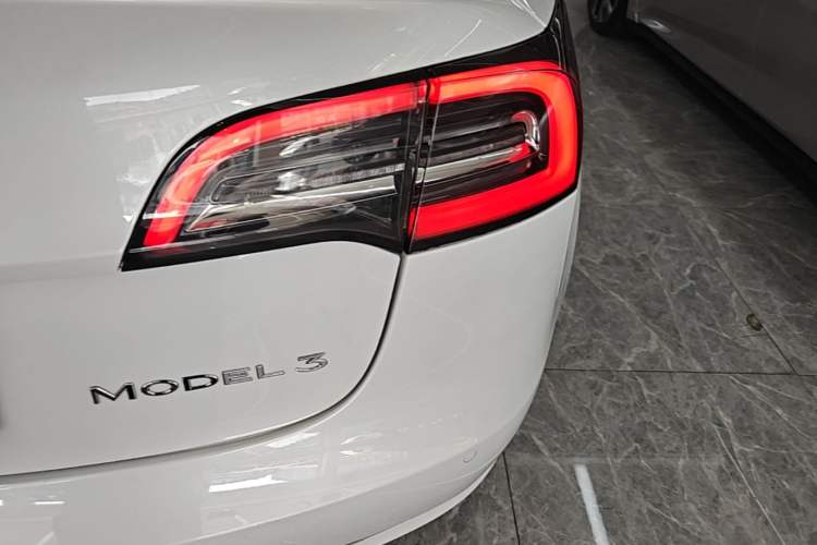 Used Tesla Model 3 2020 Revised Version Standard Range Rear-Wheel Drive – Upgraded Edition Right Rear Taillight