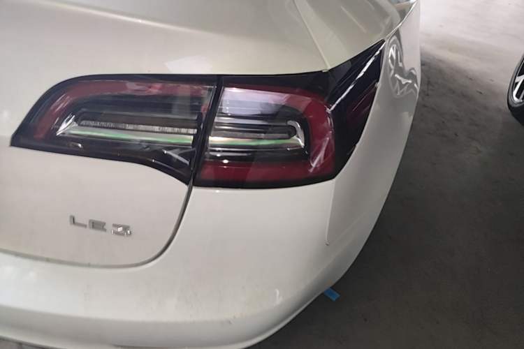 Used Tesla Model 3 2020 Revised Version Standard Range Rear-Wheel Drive – Upgraded Edition Right Rear Taillight