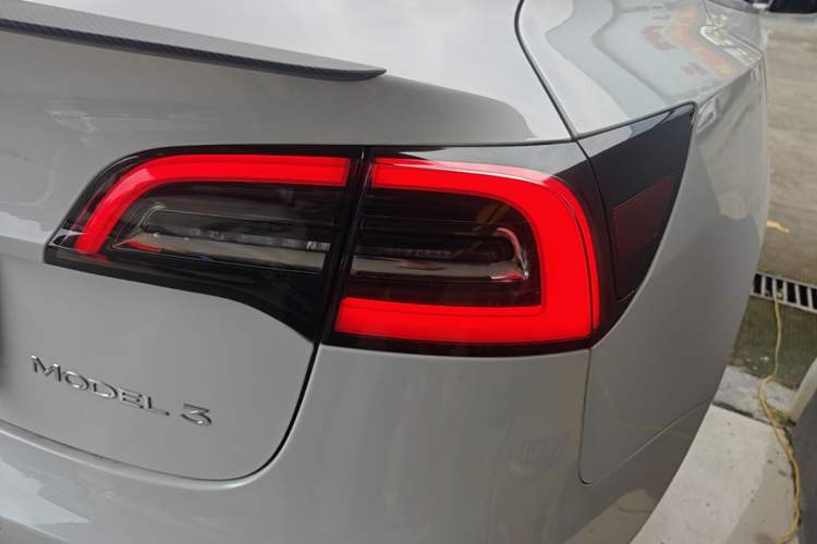 Used Tesla Model 3 2020 Revised Version Standard Range Rear-Wheel Drive – Upgraded Edition Right Rear Taillight