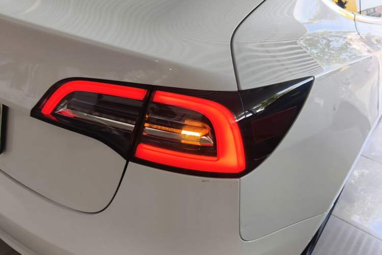 Used Tesla Model 3 2020 Refreshed Version Long-Range Rear-Wheel Drive Right Rear Taillight