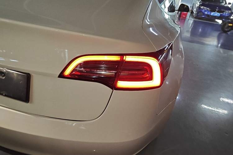Used Tesla Model 3 2020 Standard Range Rear-Wheel Drive Upgraded Version Right Rear Taillight