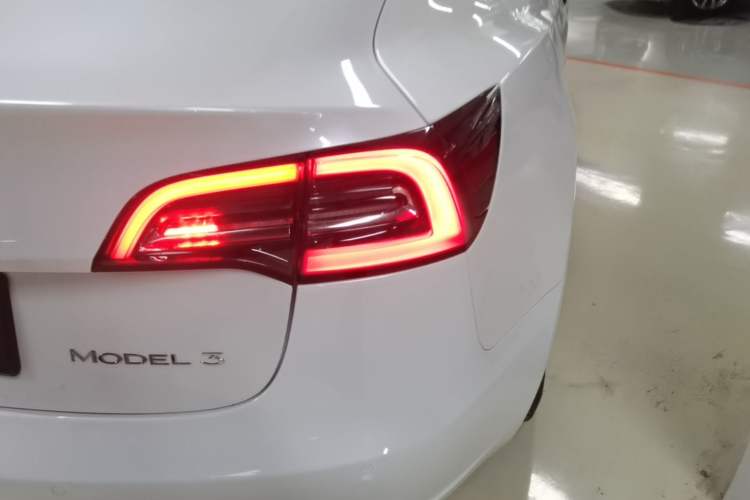 Used Tesla Model 3 2020 Revised Version Standard Range Rear-Wheel Drive – Upgraded Edition Right Rear Taillight