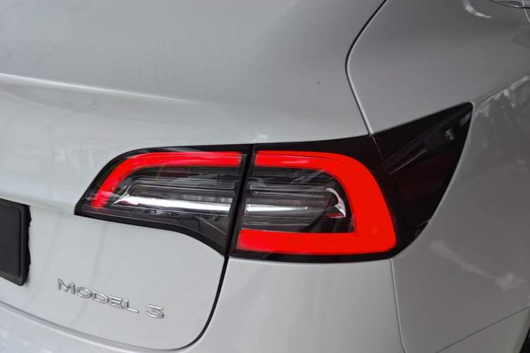 Used Tesla Model 3 2020 Revised Version Standard Range Rear-Wheel Drive – Upgraded Edition Right Rear Taillight