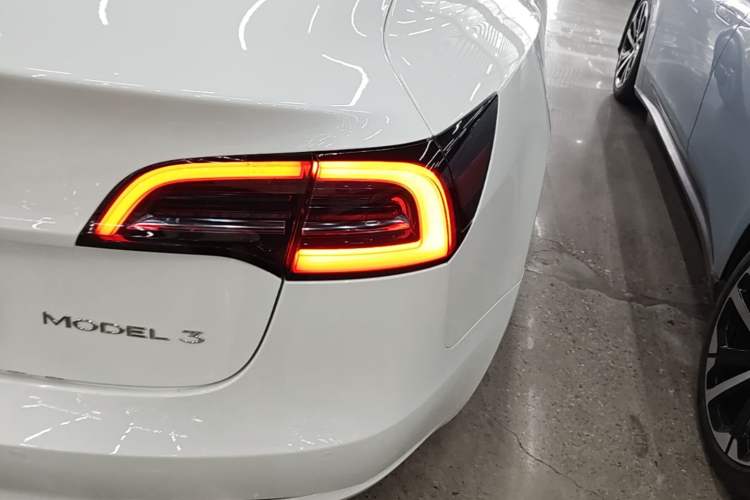 Used Tesla Model 3 2020 Revised Version Standard Range Rear-Wheel Drive – Upgraded Edition Right Rear Taillight