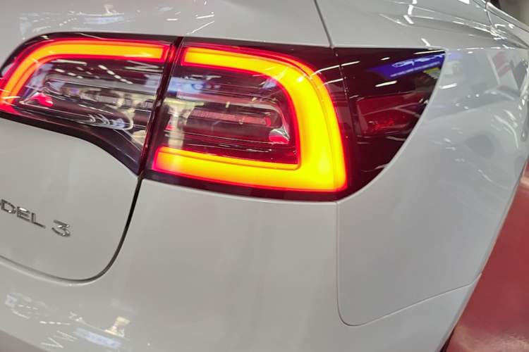 Used Tesla Model 3 2020 Standard Range Rear-Wheel Drive Upgraded Version Right Rear Taillight