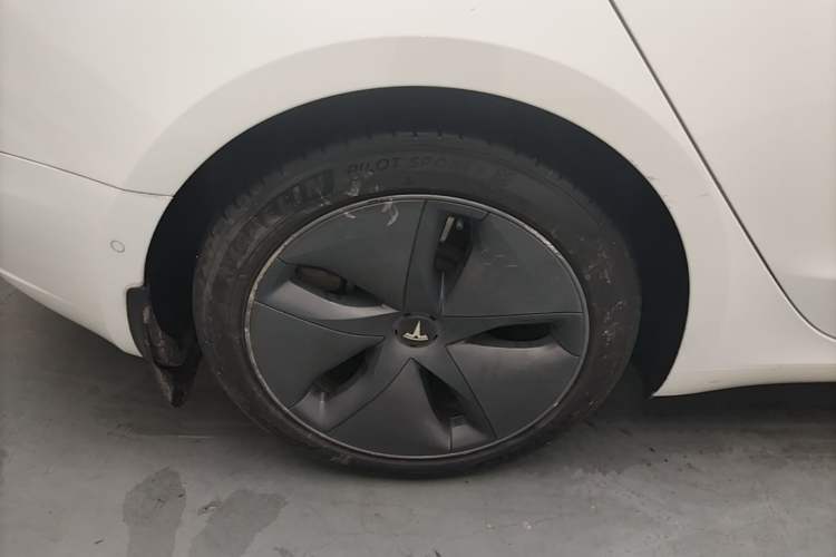 Used Tesla Model 3 2020 Revised Version Standard Range Rear-Wheel Drive – Upgraded Edition Right Rear Wheel Hub