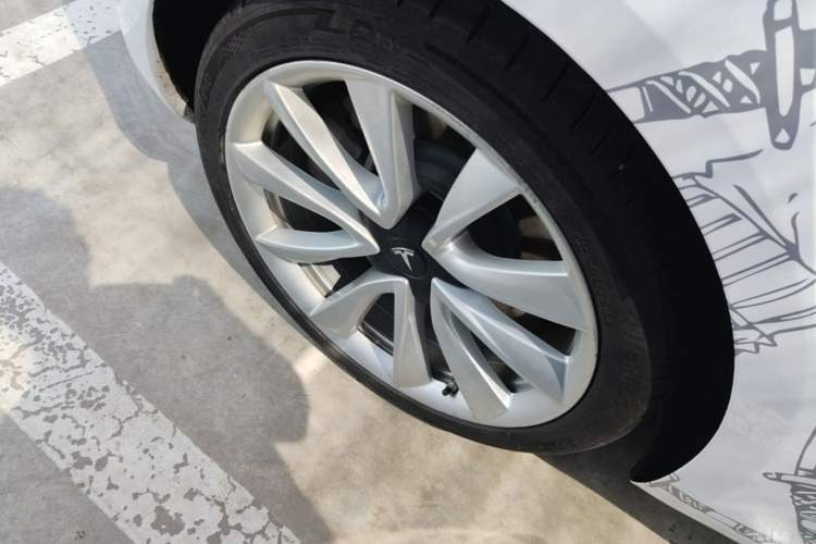 Used Tesla Model 3 2020 Long-Range Rear-Wheel-Drive Version Right Rear Wheel Hub