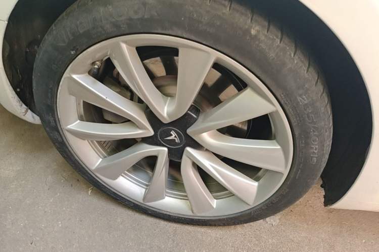 Used Tesla Model 3 2020 Refreshed Version Long-Range Rear-Wheel Drive Right Rear Wheel Hub