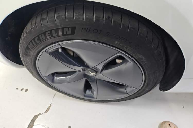 Used Tesla Model 3 2020 Revised Version Standard Range Rear-Wheel Drive – Upgraded Edition Right Rear Wheel Hub