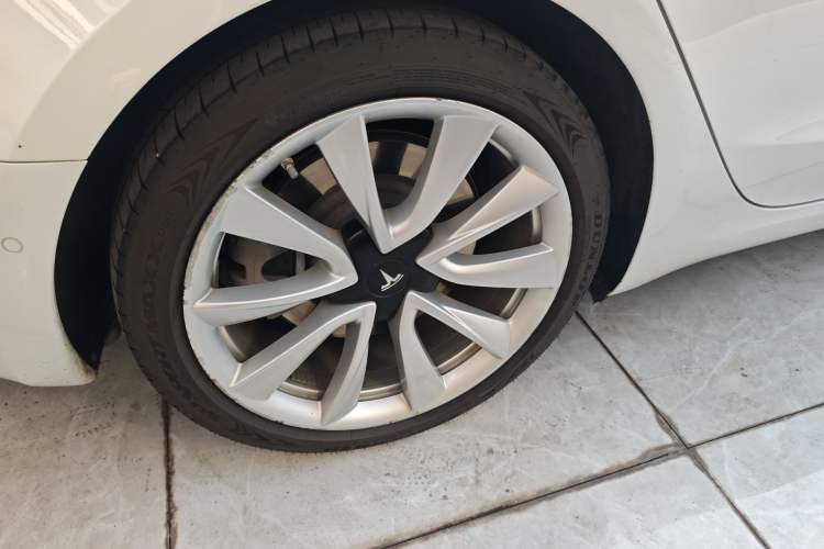 Used Tesla Model 3 2020 Revised Version Standard Range Rear-Wheel Drive – Upgraded Edition Right Rear Wheel Hub