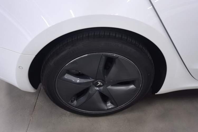 Used Tesla Model 3 2020 Revised Version Standard Range Rear-Wheel Drive – Upgraded Edition Right Rear Wheel Hub