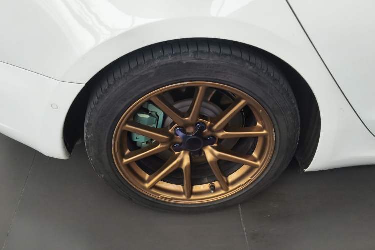Used Tesla Model 3 2020 Revised Version Standard Range Rear-Wheel Drive – Upgraded Edition Right Rear Wheel Hub