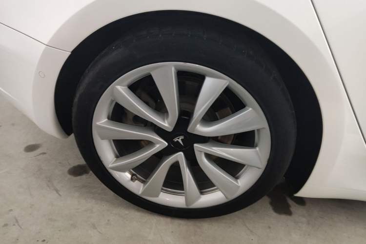 Used Tesla Model 3 2020 Standard Range Rear-Wheel Drive Upgraded Version Right Rear Wheel Hub