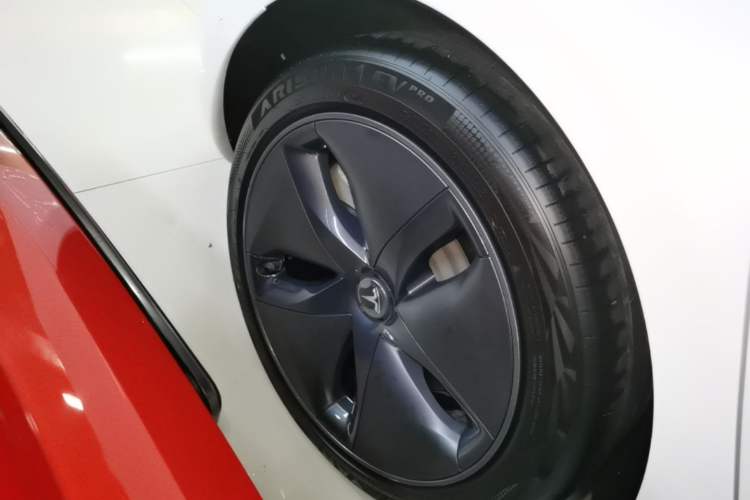 Used Tesla Model 3 2020 Standard Range Rear-Wheel Drive Upgraded Version Right Rear Wheel Hub