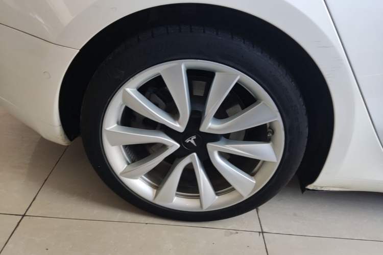 Used Tesla Model 3 2020 Refreshed Version Long-Range Rear-Wheel Drive Right Rear Wheel Hub