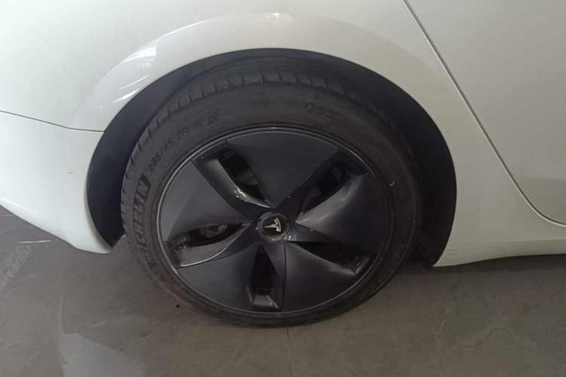 Used Tesla Model 3 2020 Revised Version Standard Range Rear-Wheel Drive – Upgraded Edition Right Rear Wheel Hub