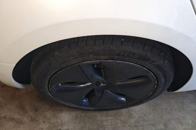 Used Tesla Model 3 2020 Revised Version Standard Range Rear-Wheel Drive – Upgraded Edition Right Rear Wheel Hub