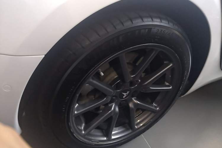 Used Tesla Model 3 2020 Standard Range Rear-Wheel Drive Upgraded Version Right Rear Wheel Hub