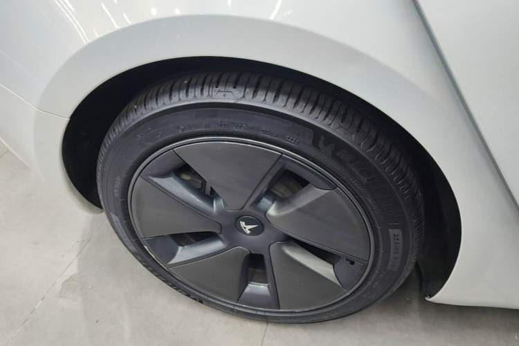 Used Tesla Model 3 2020 Revised Version Standard Range Rear-Wheel Drive – Upgraded Edition Right Rear Wheel Hub