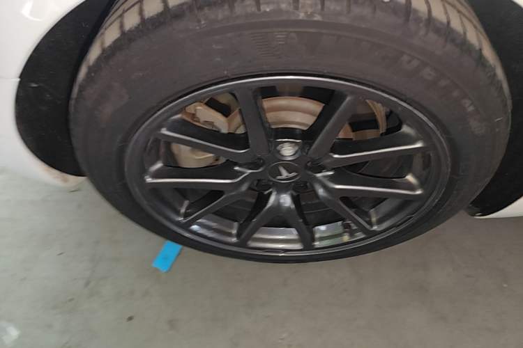 Used Tesla Model 3 2020 Revised Version Standard Range Rear-Wheel Drive – Upgraded Edition Right Rear Wheel Hub