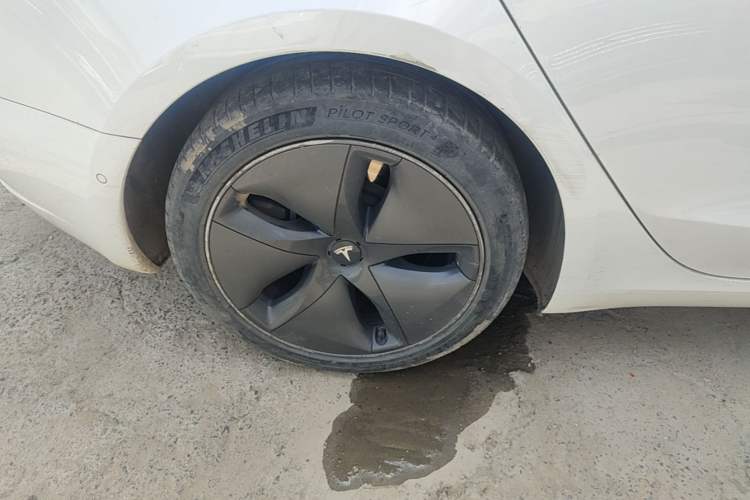 Used Tesla Model 3 2020 Revised Version Standard Range Rear-Wheel Drive – Upgraded Edition Right Rear Wheel Hub
