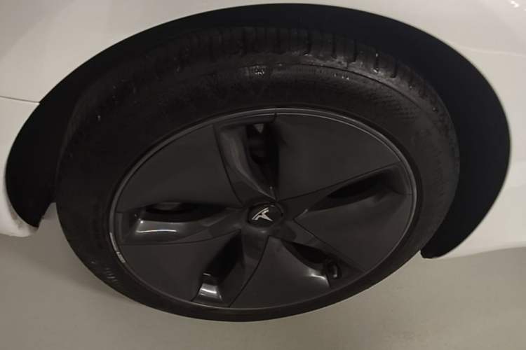 Used Tesla Model 3 2020 Revised Version Standard Range Rear-Wheel Drive – Upgraded Edition Right Rear Wheel Hub