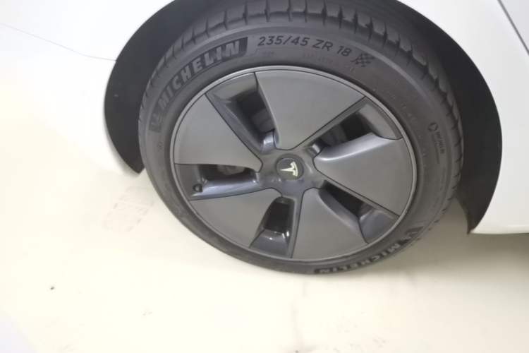 Used Tesla Model 3 2020 Revised Version Standard Range Rear-Wheel Drive – Upgraded Edition Right Rear Wheel Hub