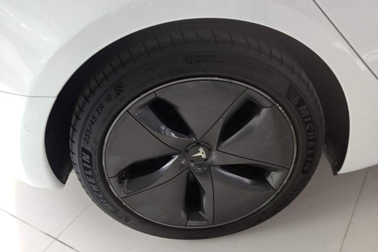 Used Tesla Model 3 2020 Revised Version Standard Range Rear-Wheel Drive – Upgraded Edition Right Rear Wheel Hub